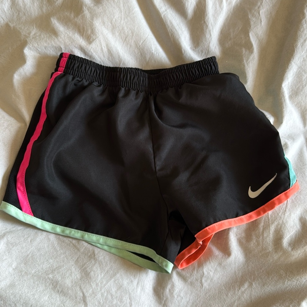Like new Girls Nike Running Athletic Shorts Dri-fit black size 6-7 years